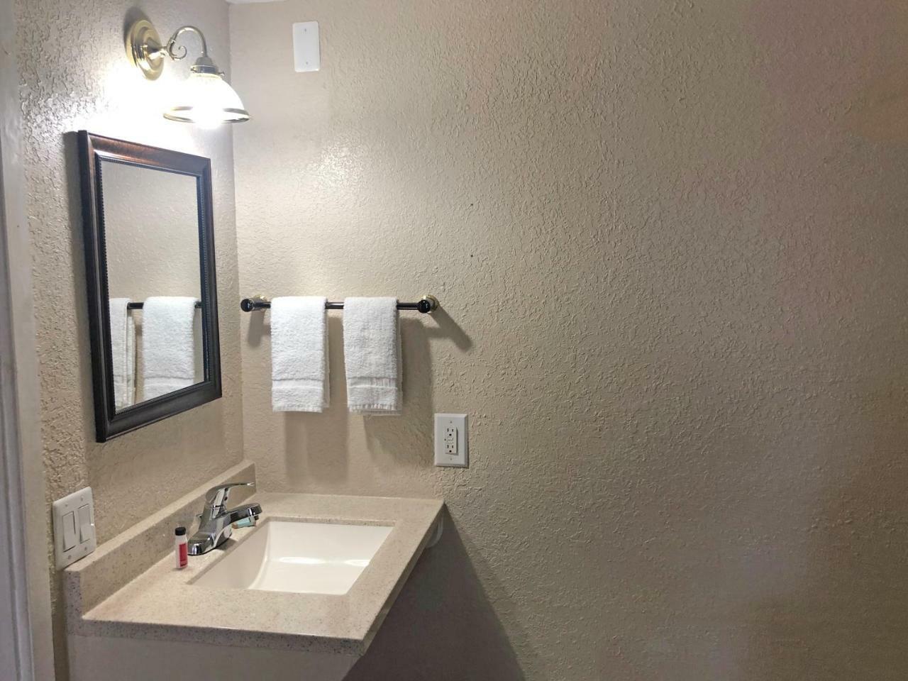 Knights Inn Harrisonville מראה חיצוני תמונה